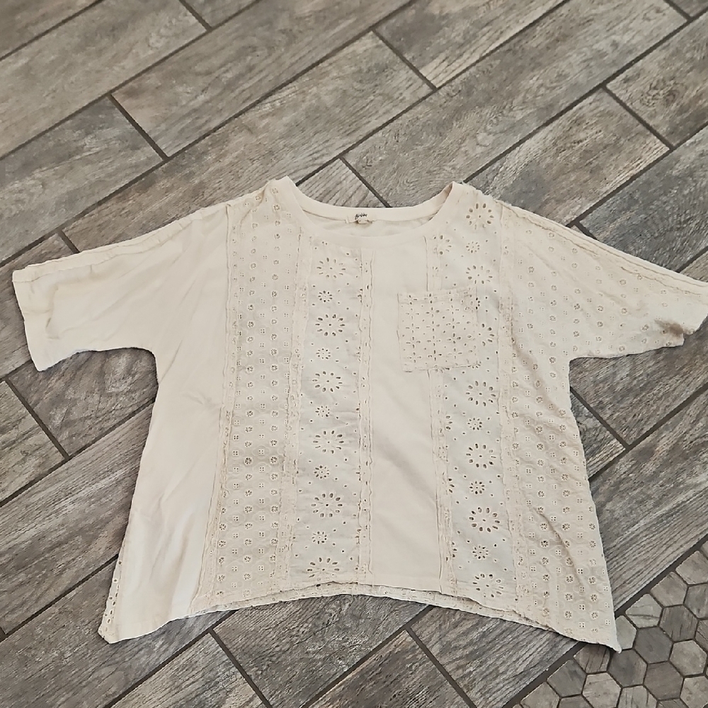 Blue Velvet Cream Color Eyelet Lace Panel Short Sleeve Top Size Medium
